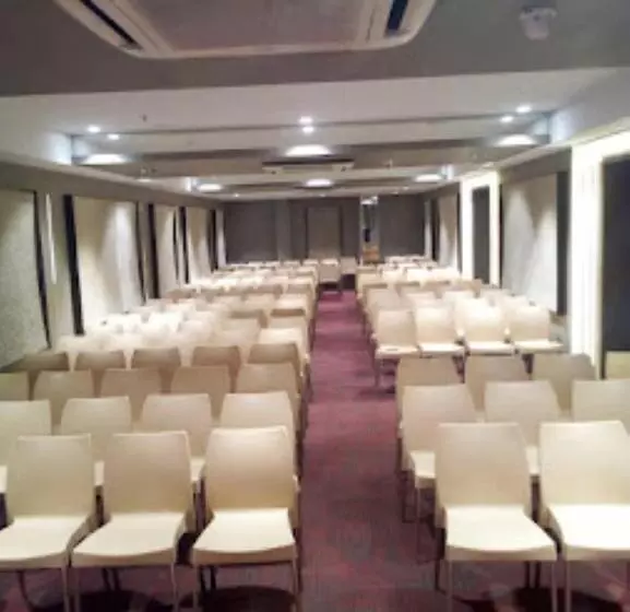 ホテル Sai Inn Amhednagar, Maharashtra
