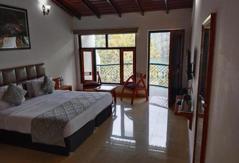 هتل Shivraj Sattal Lake View