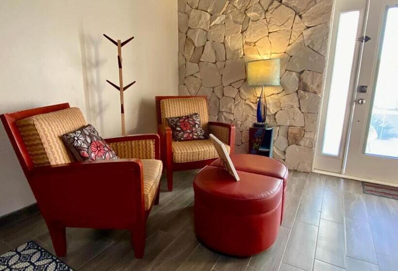 Kalanchoe Poshtel Suites