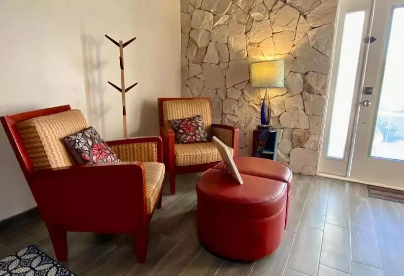 Kalanchoe Poshtel Suites