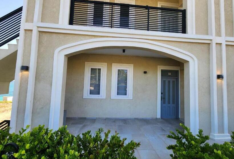 Little Bit Of Heaven Water Edge