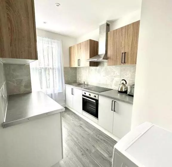 Majatalo Harrow Guest House   Cecil Ha3