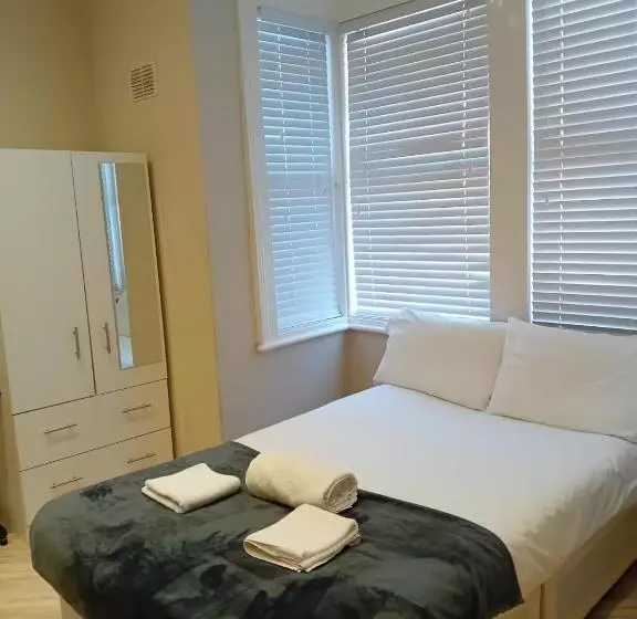 Majatalo Harrow Guest House   Cecil Ha3