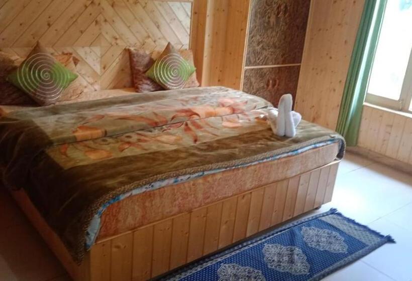 Rb Hotel & Resturant