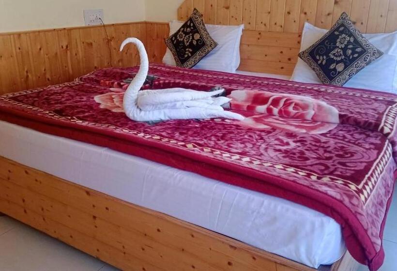 Rb Hotel & Resturant