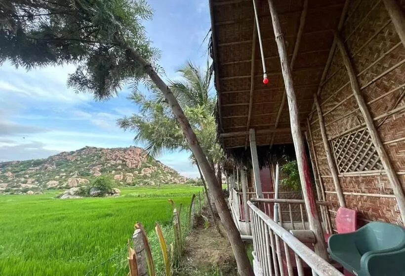 リゾートホテル Sheshbesh Hampi