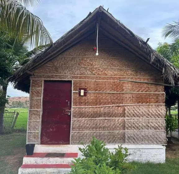 リゾートホテル Sheshbesh Hampi