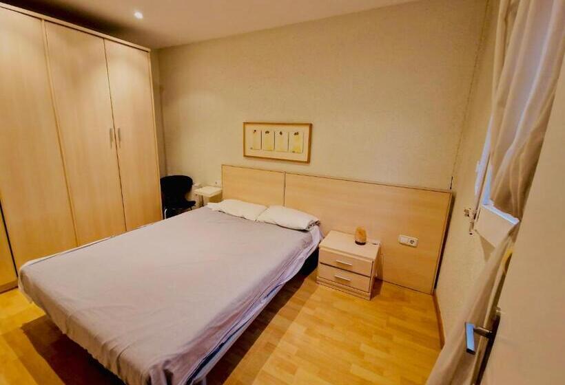 تختخواب و صبحانه Chill, Cozy Room Steps From The Shore