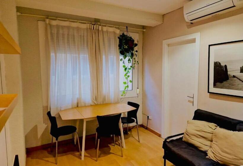 تختخواب و صبحانه Chill, Cozy Room Steps From The Shore