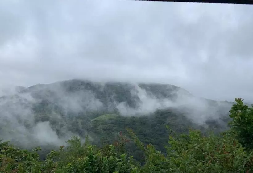 Aamiaismajoitus (B&B) Clouds View Nature Resort