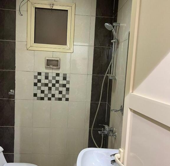 ホテル Razan Suits