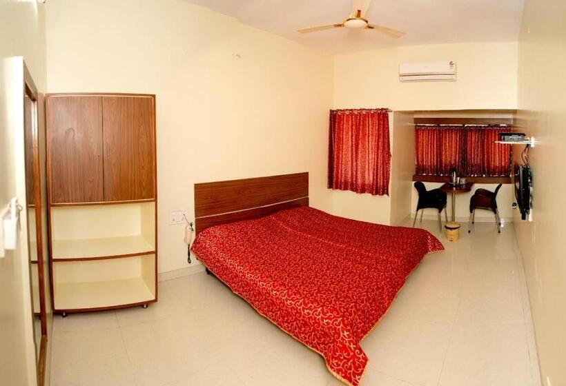 Отель Gurjas Aurangabad