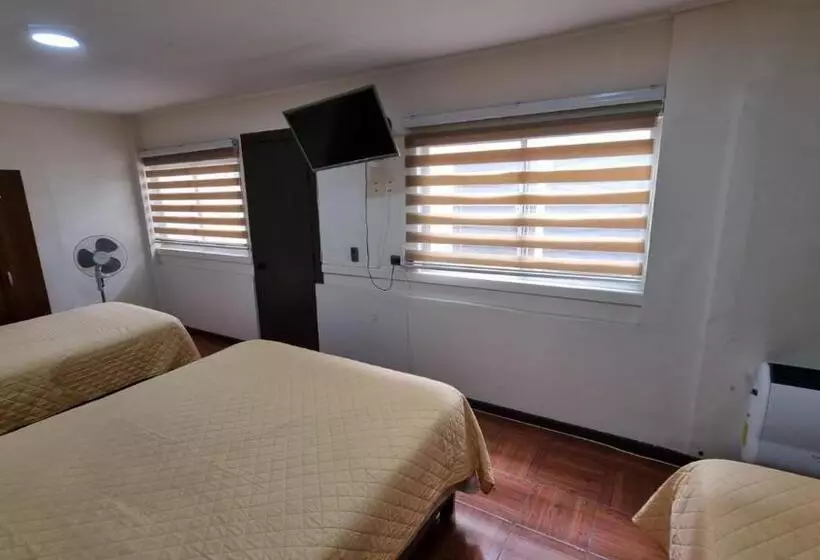 Hotelli Hostal Magnolia