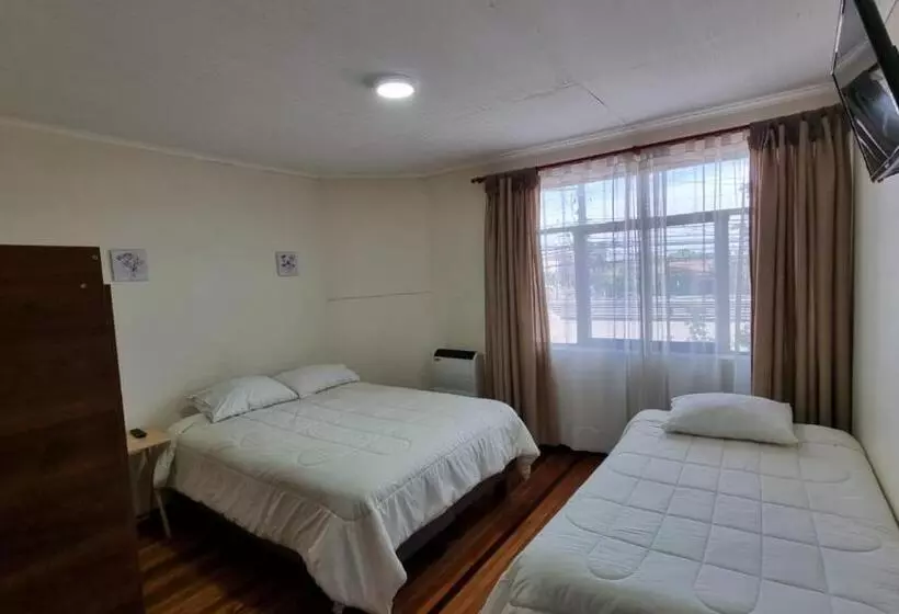 Hotelli Hostal Magnolia