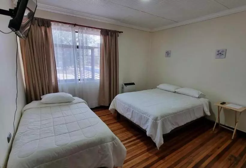 Hotelli Hostal Magnolia