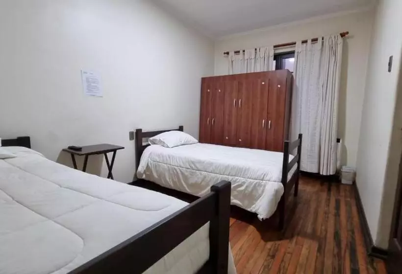 Hotelli Hostal Magnolia