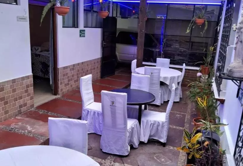 هتل Kamelot Parque Central