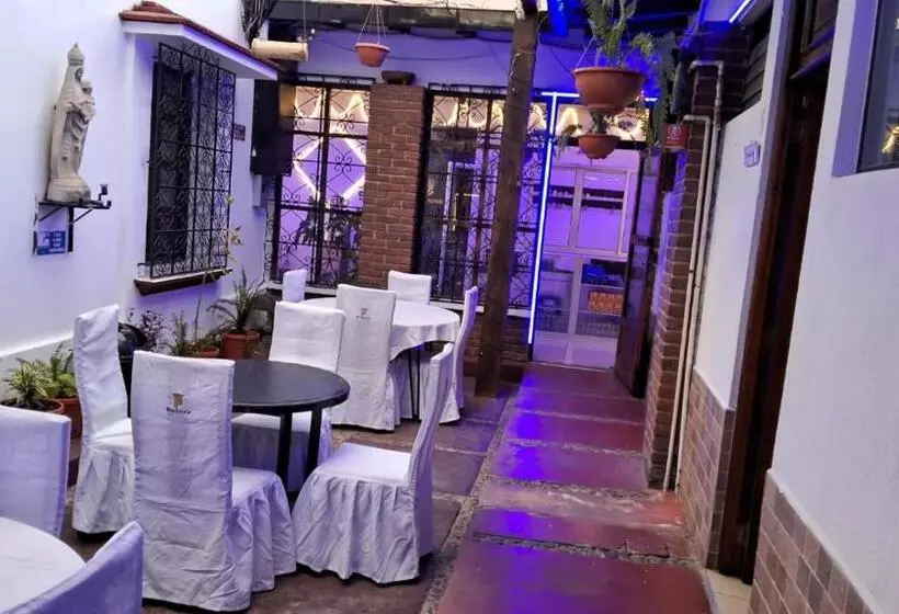 هتل Kamelot Parque Central