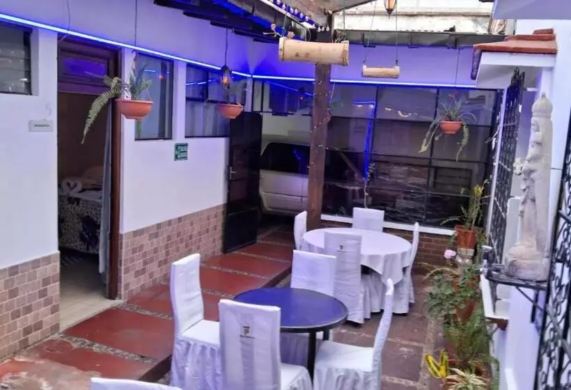 هتل Kamelot Parque Central