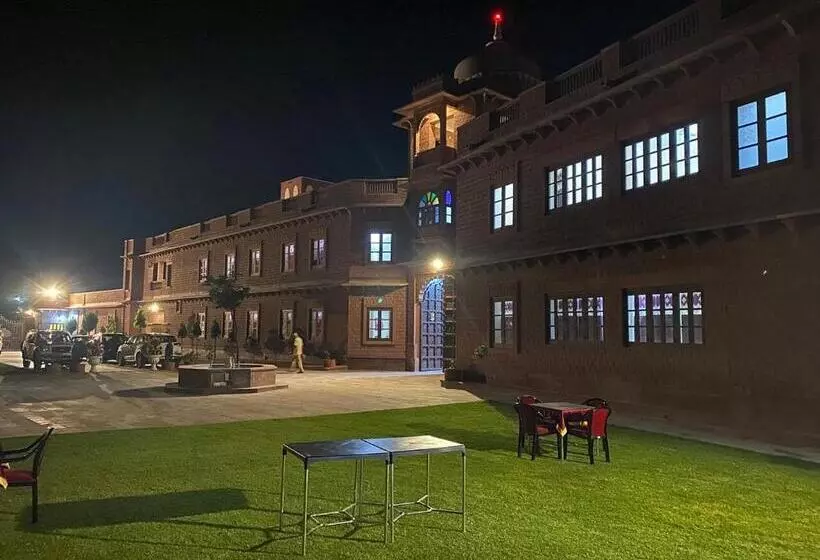 Hotelli Kross Indroka Fort
