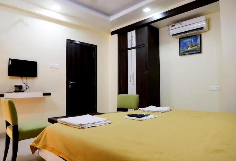 Отель Maitri Vacations