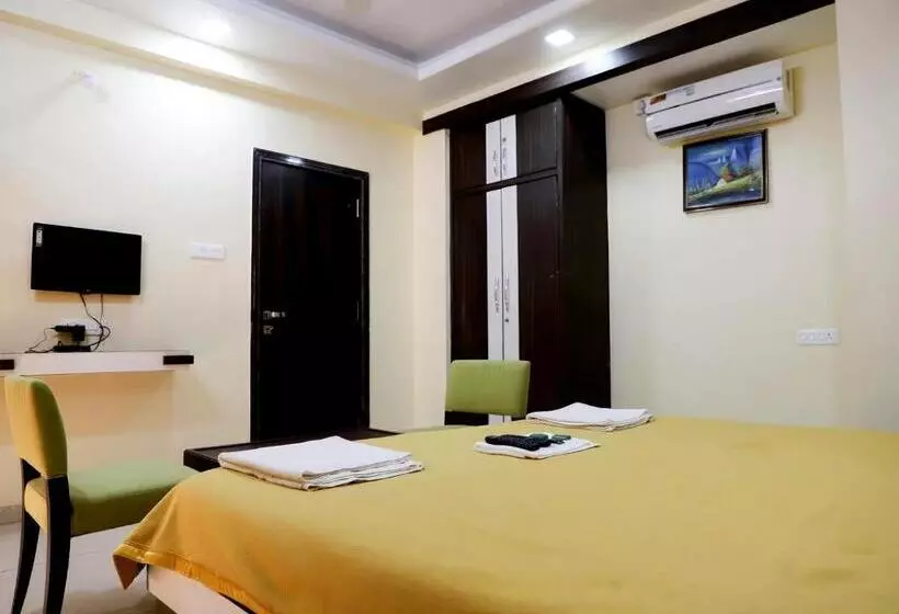 Hotelli Maitri Vacations