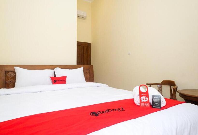 Hotel Reddoorz Syariah @ Klodran Solo
