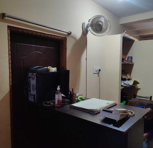 호텔 Spot On Dhauli Palace 2