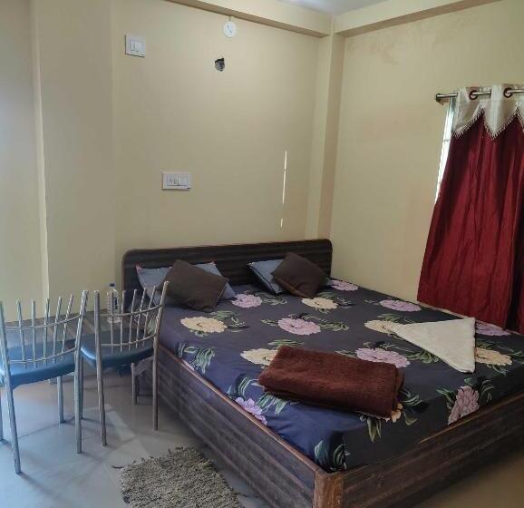 호텔 Spot On Dhauli Palace 2