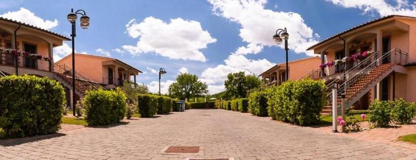 Isa   Residence With Swimming Pool In Sorano, Apartments With Air Conditioning And Private Outdoor A