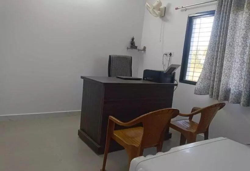 Oyo 8201 Hotel Samrat & Lodding
