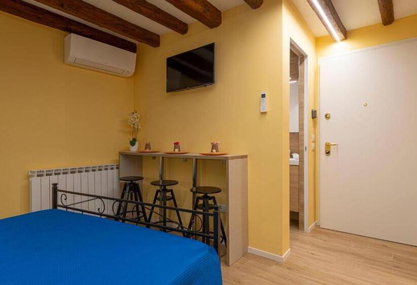 پانسیون Deluxeroom In Venice Centre