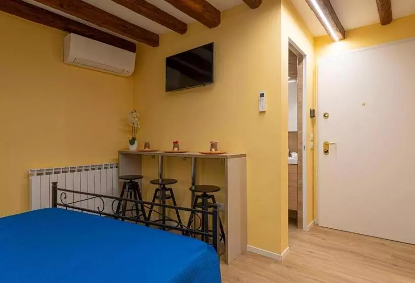 پانسیون Deluxeroom In Venice Centre