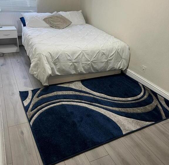 פנסיון Dorcas Lodge   Lovely House With High Speed Wifi And Free Parking