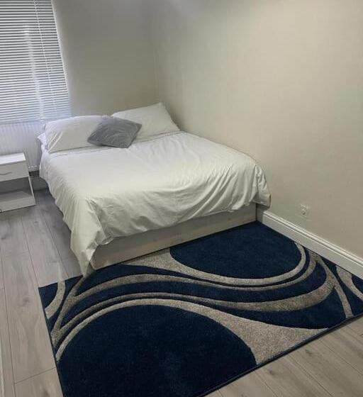 פנסיון Dorcas Lodge   Lovely House With High Speed Wifi And Free Parking