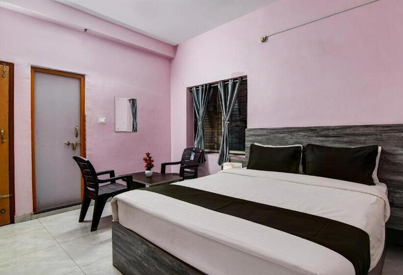 Spot On Hotel Pink Tree