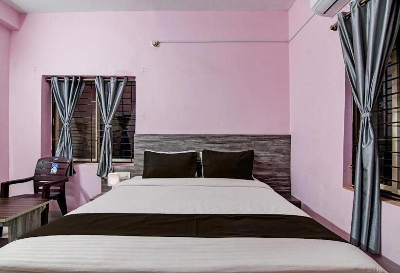 Spot On Hotel Pink Tree