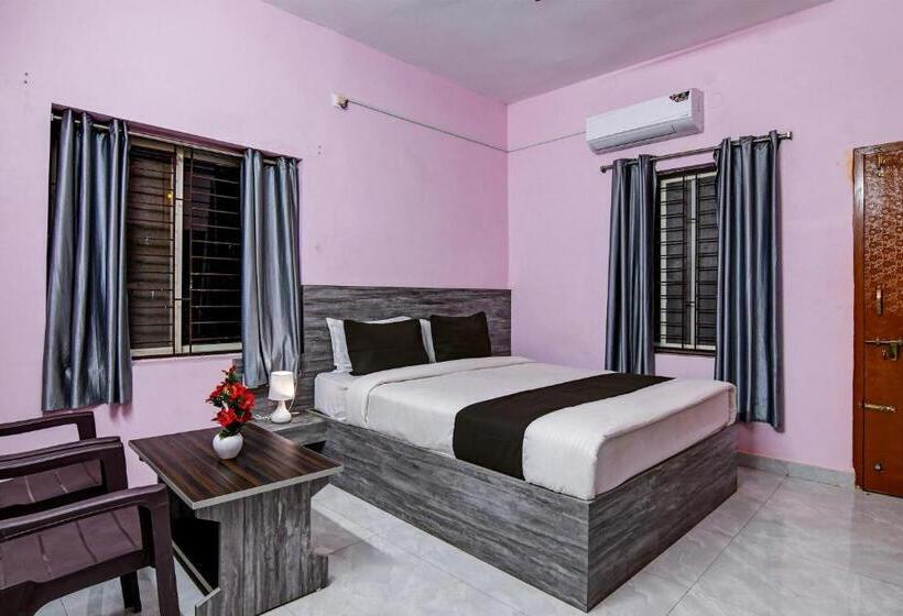 Spot On Hotel Pink Tree