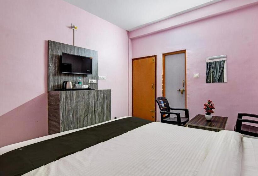 Spot On Hotel Pink Tree