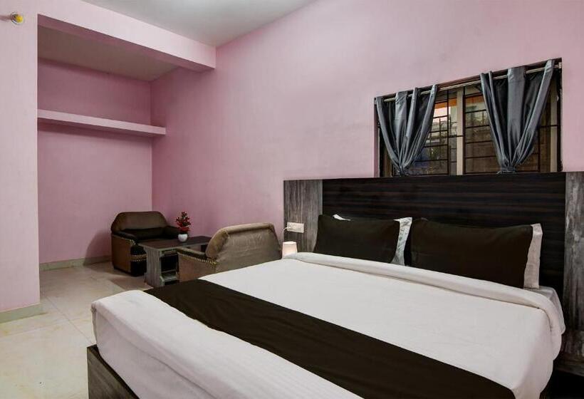 Spot On Hotel Pink Tree