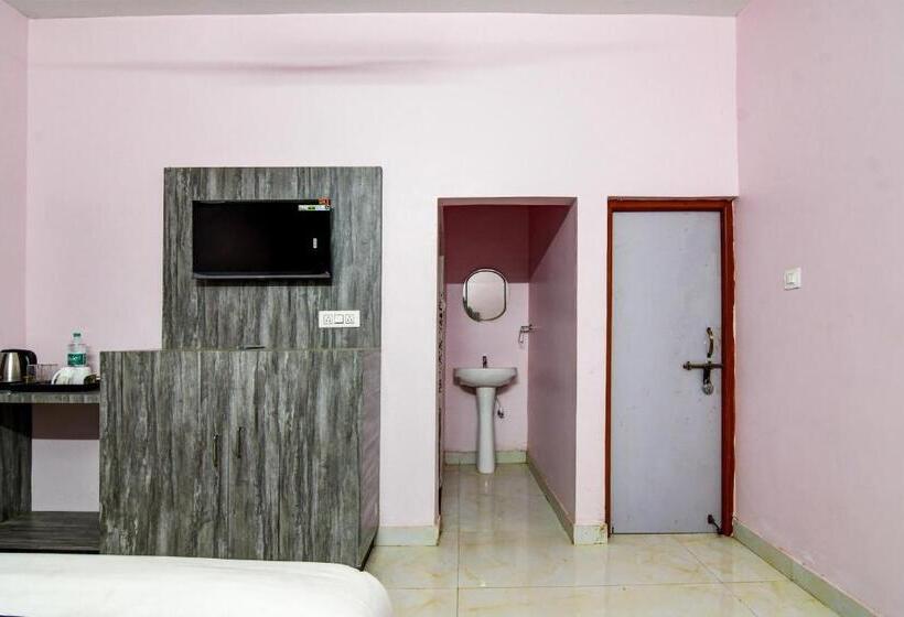 Spot On Hotel Pink Tree