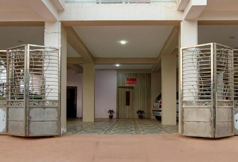 Spot On Hotel Pink Tree