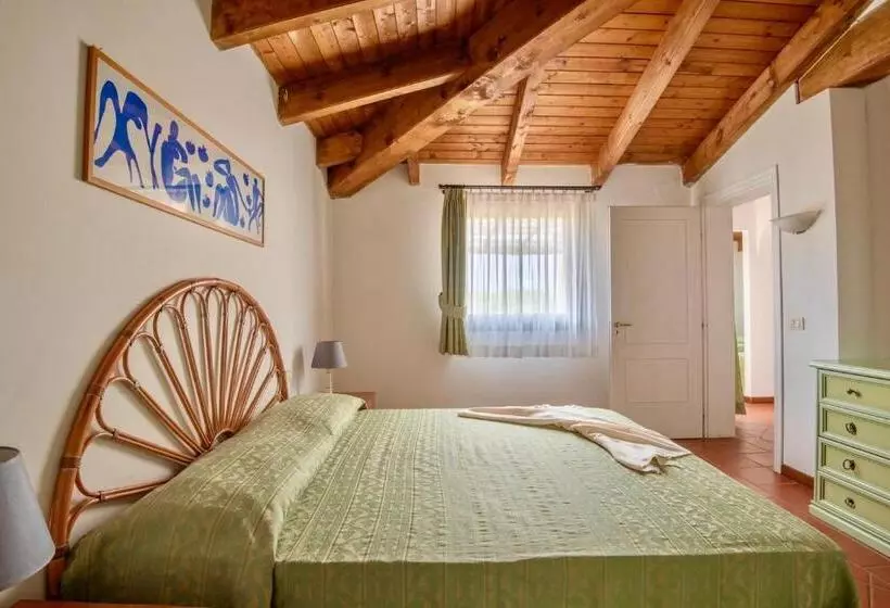 Villas With Air Conditioning And Shared Pool, Just A Few Minutes From La Pelosa Beach