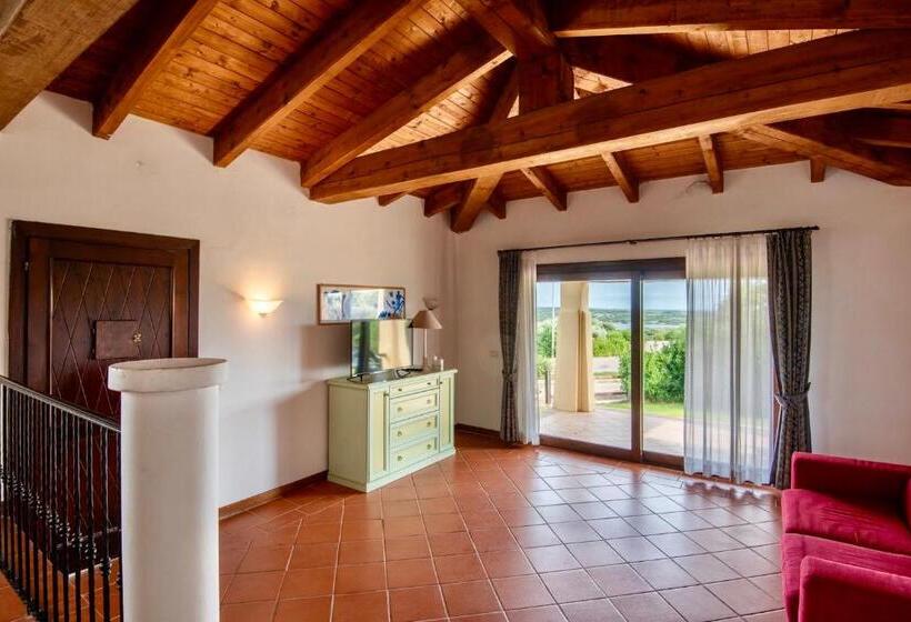 Villas With Air Conditioning And Shared Pool, Just A Few Minutes From La Pelosa Beach