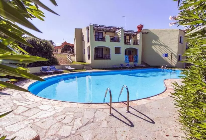 Villas With Air Conditioning And Shared Pool, Just A Few Minutes From La Pelosa Beach