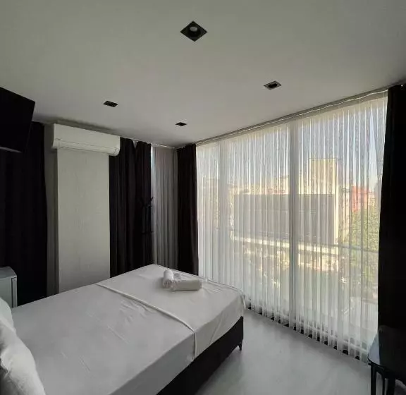 Whi̇te Sui̇t Otel