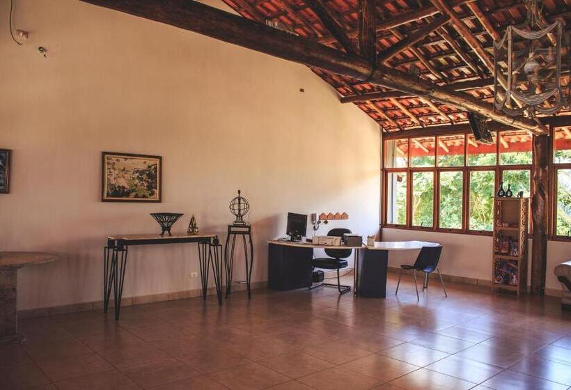 Общежитие Pousada Varandas Do Pinhal