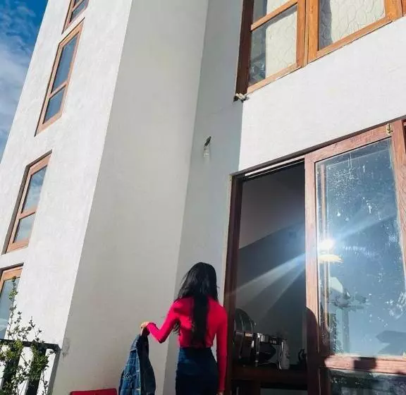 هتل Euphoria White House