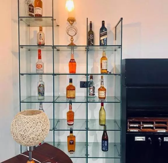 هتل Euphoria White House