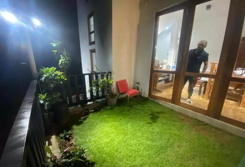 هتل Euphoria White House